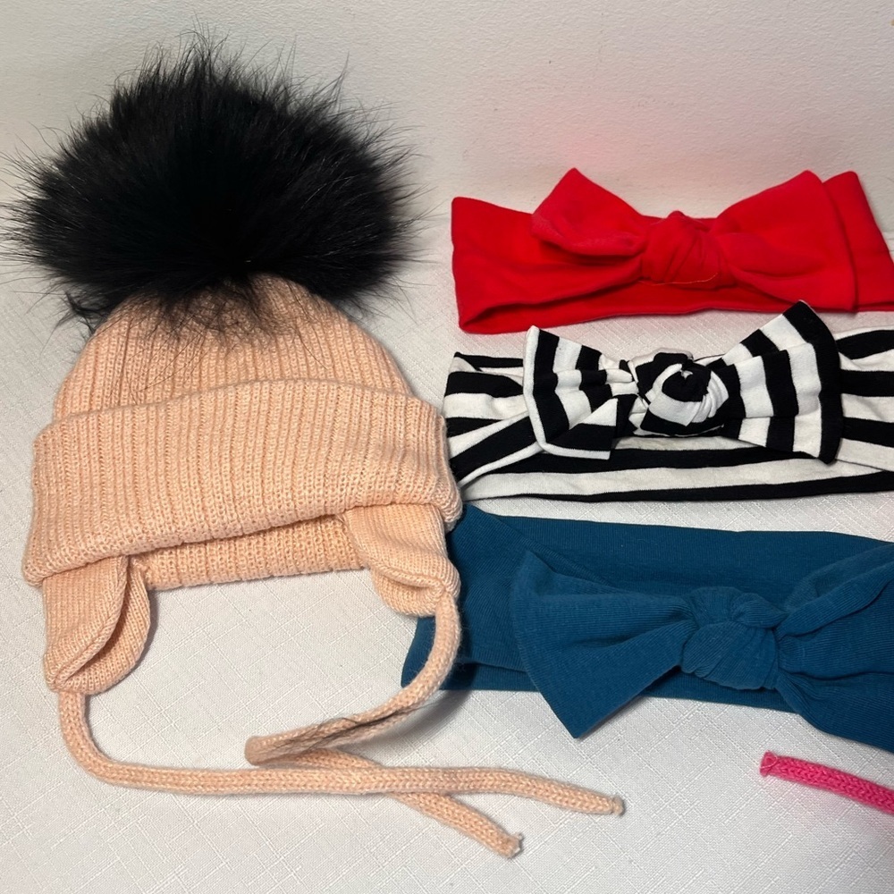 2 New Baby Pom Pom Hats Toques
3 Bow Baby Headbands
Adorable
Great gift - Picture 3 of 6